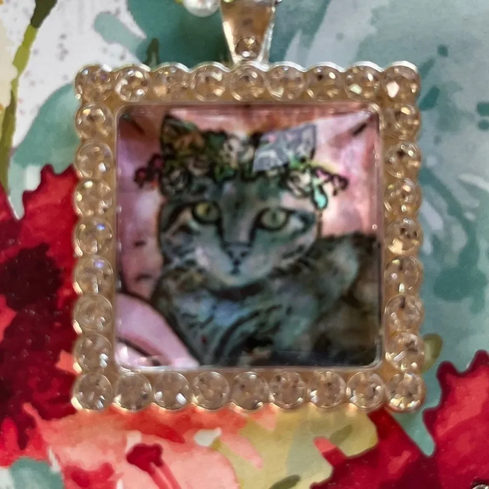 NWT Violet Cottage Artwork Necklace Cat With Floral Crown Silver Tone Faux Pearl